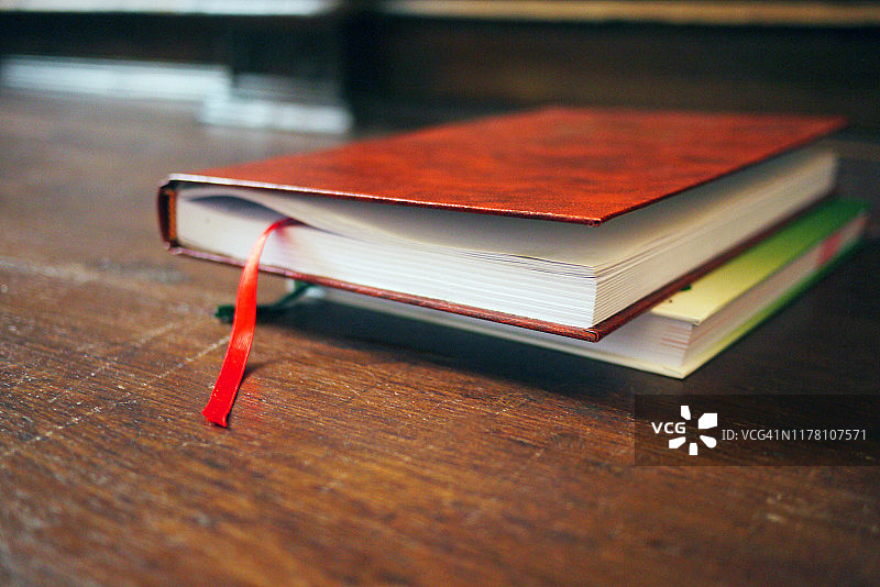 红色丝带书签图片素材