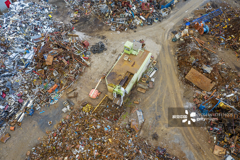 冰岛哈夫纳夫约杜尔的垃圾场、废金属和破碎机航拍图片素材