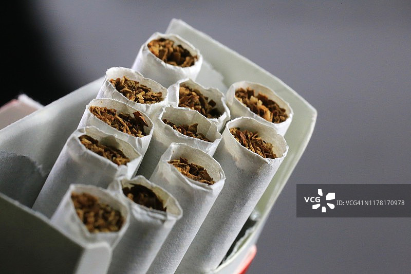 独立香烟包图片素材