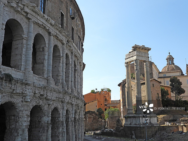 马切罗剧院和阿波罗·索西亚诺神庙图片素材