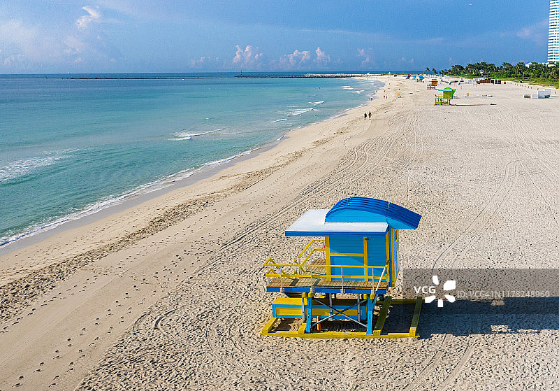 迈阿密南海滩色彩鲜艳的海岸警卫队房屋图片素材