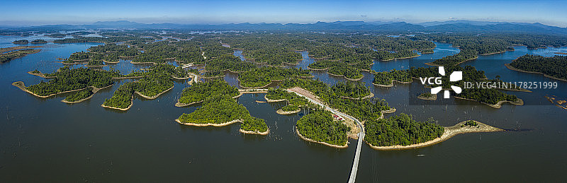 老挝甘蒙省南屯 2 水库群岛全景图片素材