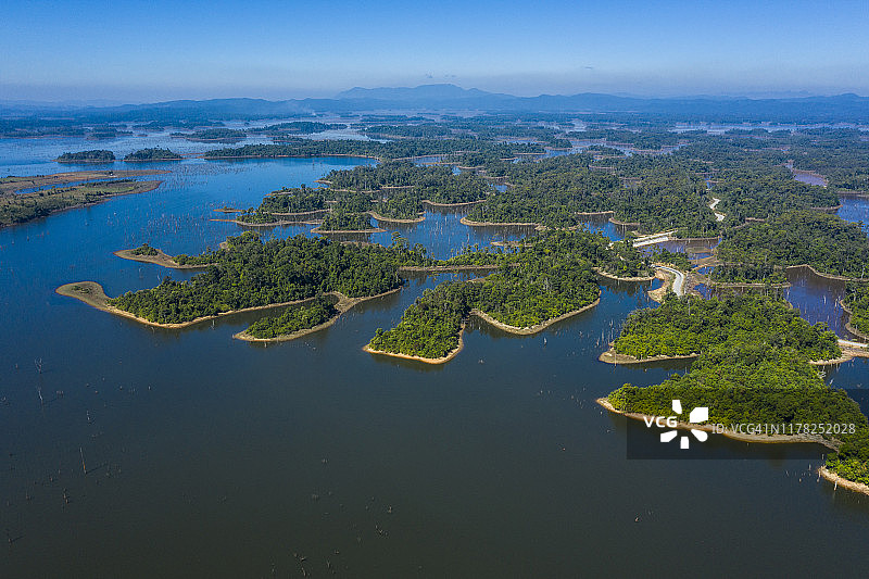 老挝甘蒙省南屯2水库的岛屿图片素材