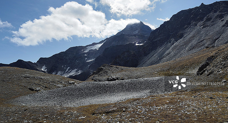 辛普隆山口锡尔沃尔图萨特尔山干燥高山塘全景图片素材