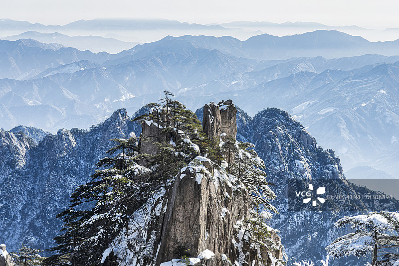 黄山山脉雪后风光图片素材