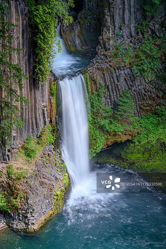俄勒冈州西南部安普夸河流域的托克蒂瀑布图片素材