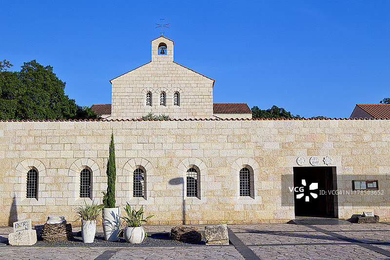 塔布加的五饼二鱼教堂，加利利海图片素材