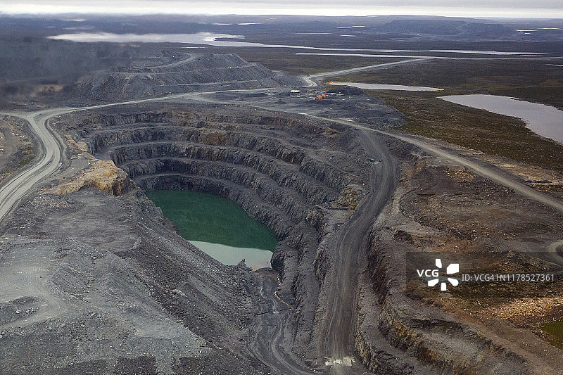 已拆除的露天金矿图片素材