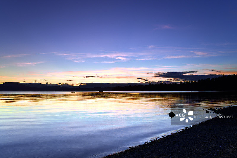 滑入日落（加拿大不列颠哥伦比亚省帕特里夏湾）图片素材