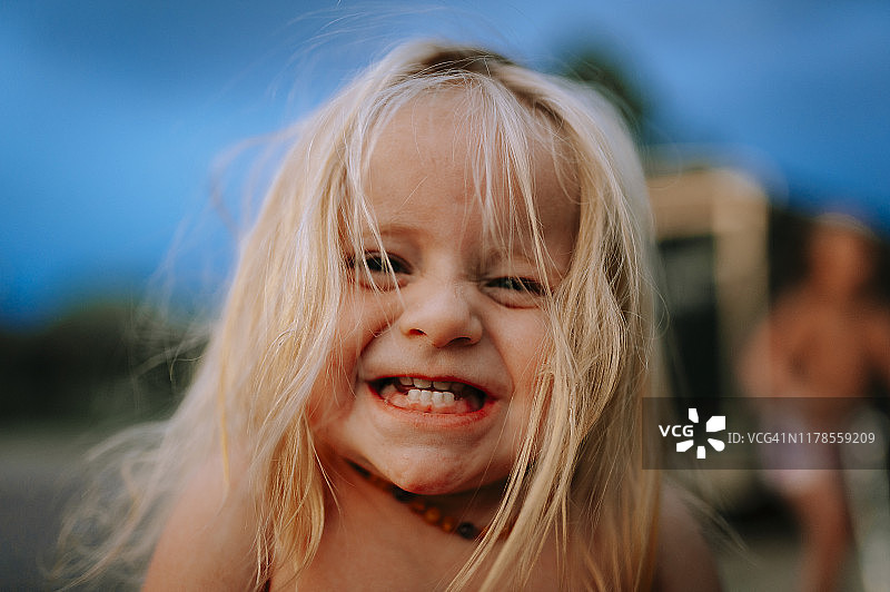 幼儿假笑图片素材