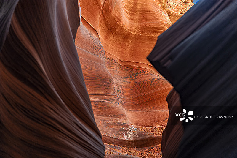 美国西部羚羊谷美丽的红色岩石图片素材