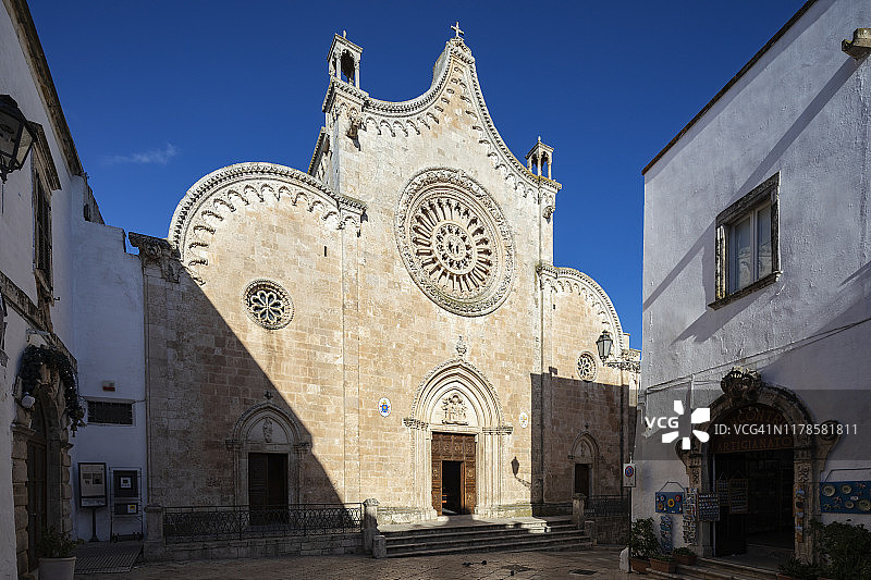 奥斯图尼历史中心的圣母升天圣殿共主教座堂图片素材