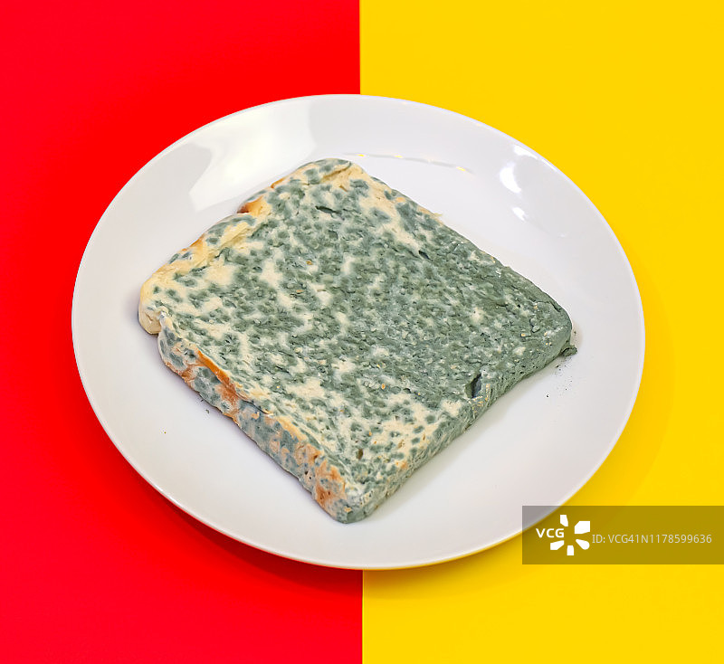 发霉的食物：霉变的吐司面包图片素材