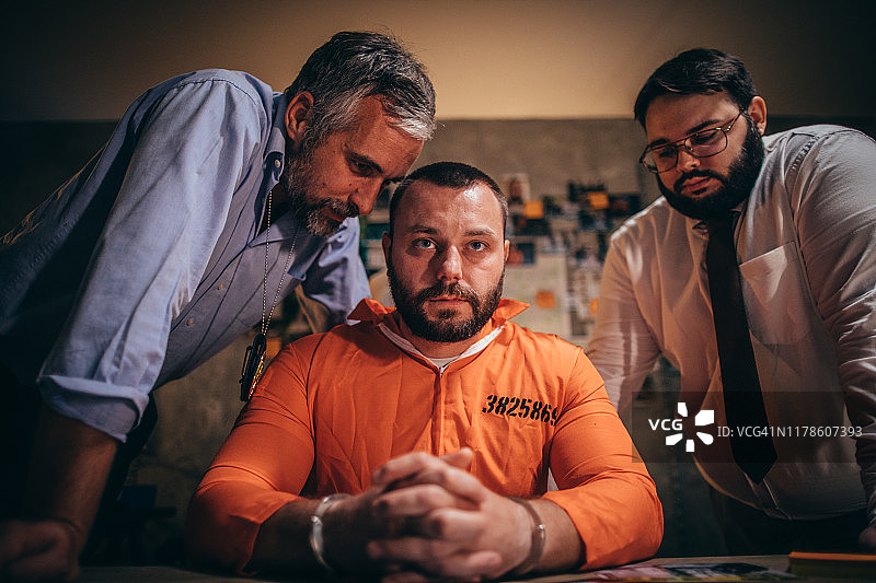 侦探和囚犯图片素材