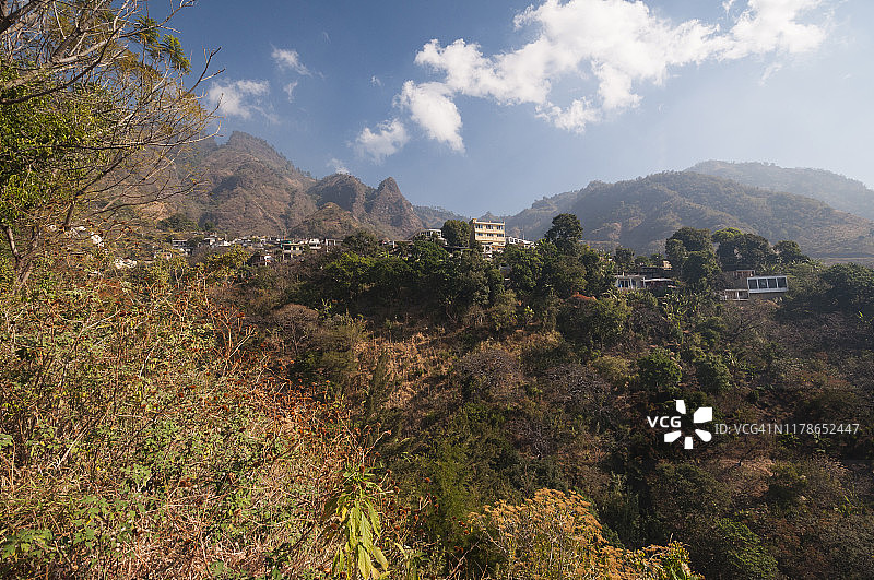 圣克鲁斯拉拉古纳城镇风光图片素材