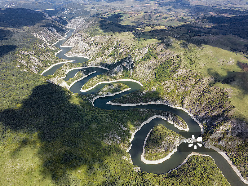 乌瓦茨河的蜿蜒路径图片素材