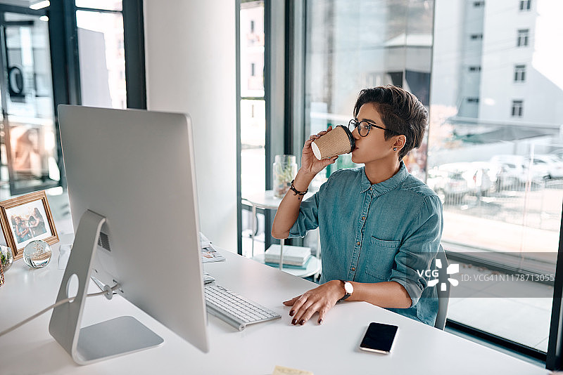 我需要咖啡来保持活力图片素材