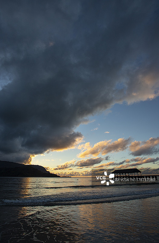 考艾岛哈纳雷湾的延伸码头图片素材