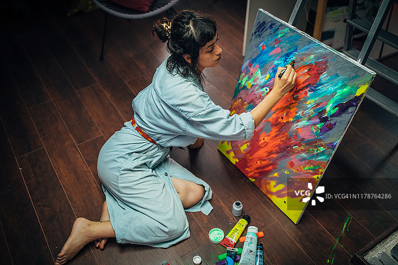 工作室中的艺术家图片素材