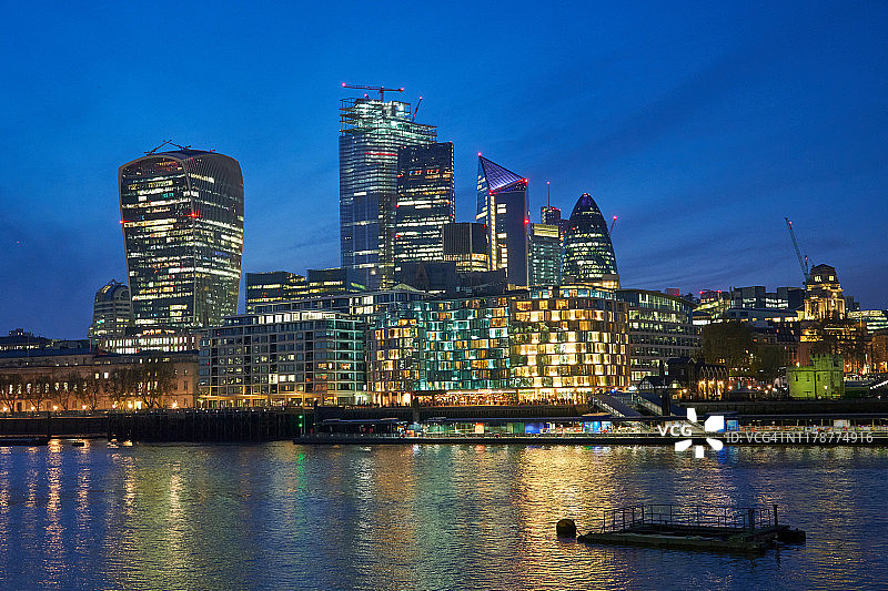 英国伦敦城市地标建筑的迷人夜景图片素材