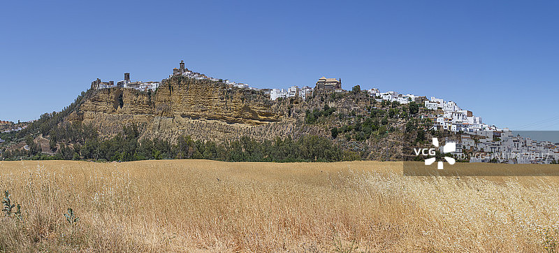 西班牙安达卢西亚Arcos de la Frontera白色村庄全景图片素材