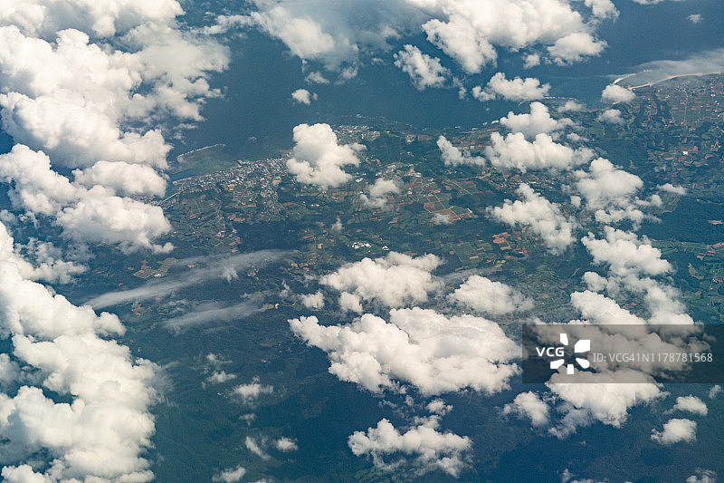 从飞机上俯瞰日本鹿儿岛县德之岛图片素材