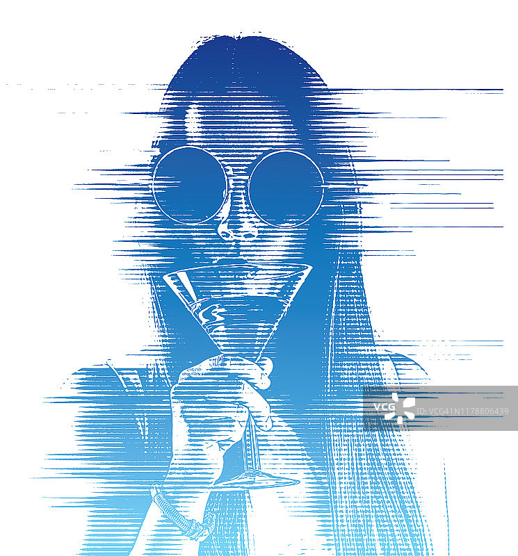 年轻女子用故障艺术喝马提尼图片素材