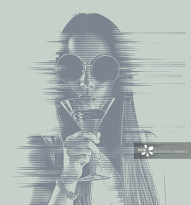 年轻女子用故障艺术喝马提尼图片素材