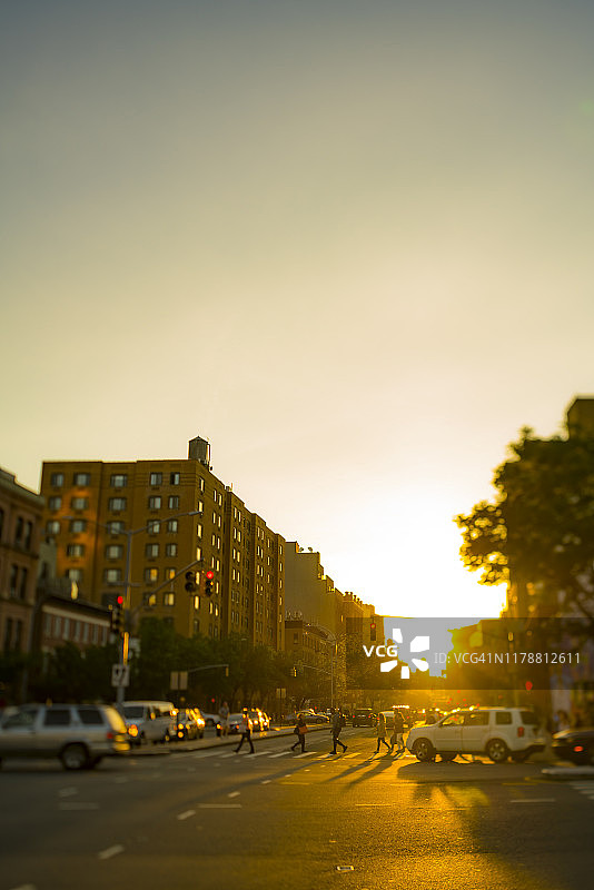纽约休斯顿街的春日落日图片素材