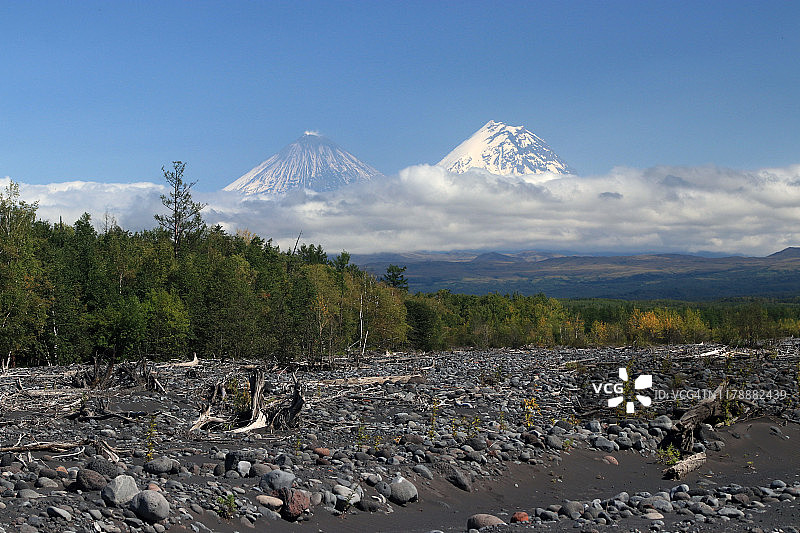 巨人的远景图片素材