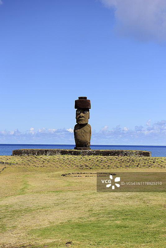 智利拉帕努伊岛的阿胡塔海石像图片素材