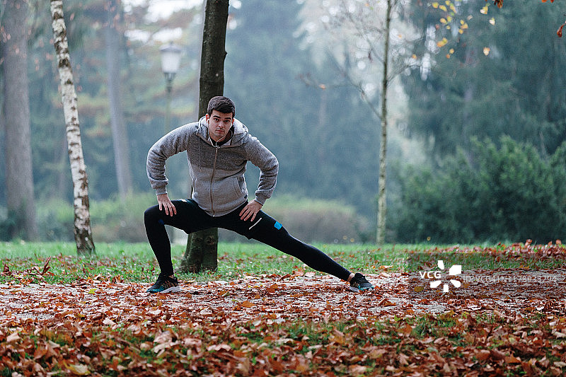 秋季公园跑步图片素材