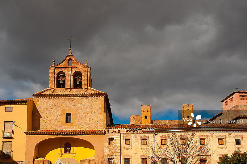 阿拉贡莫利纳的圣佩德罗教堂和修道院图片素材