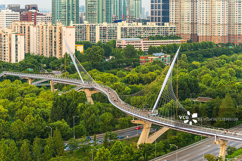 韩国首尔城市景观与萨江大桥图片素材