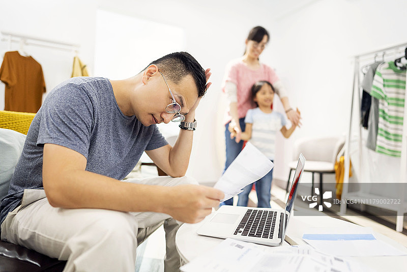 账单只会越来越高图片素材