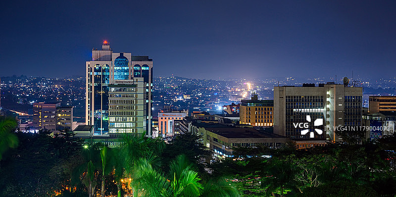 乌干达坎帕拉市中心夜景，非洲图片素材
