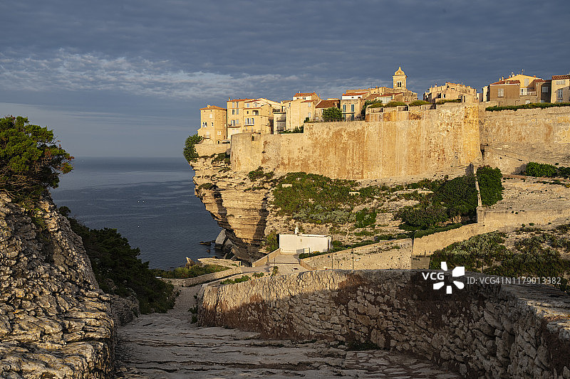 博尼法乔城堡日出鸟瞰图图片素材