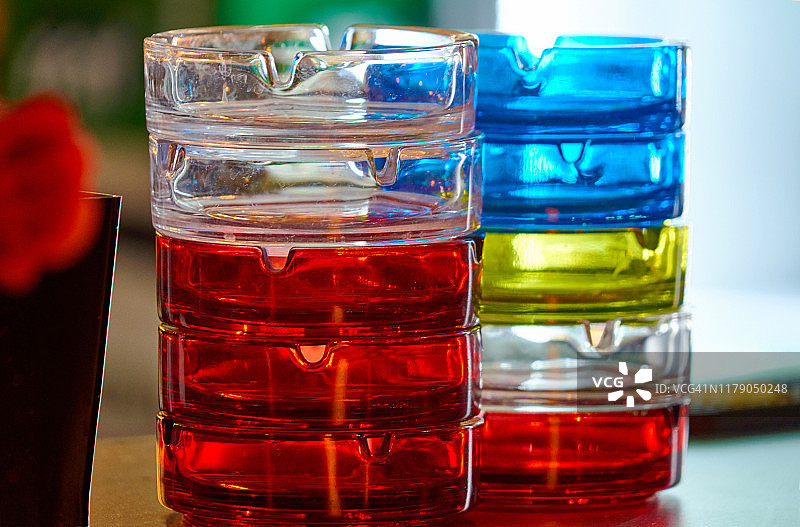 罗马尼亚蒂米什瓦拉胜利广场的彩色烟灰缸图片素材