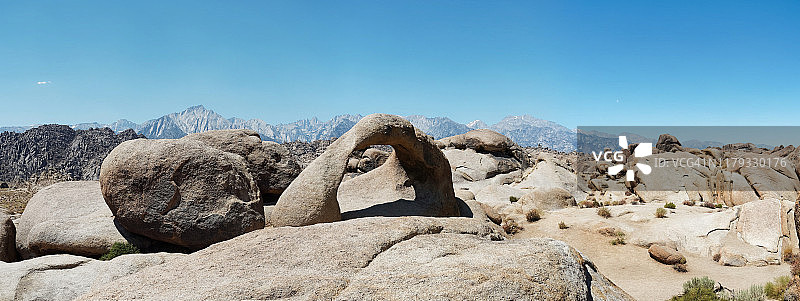 莫比乌斯石拱门及其周边全景图片素材
