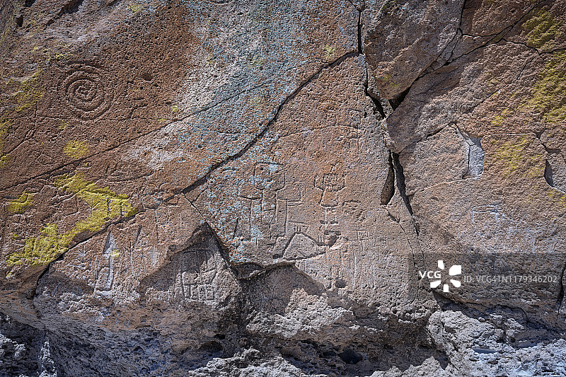 新墨西哥州班德利尔国家纪念碑，灿卡维遗址岩石雕刻特写图片素材