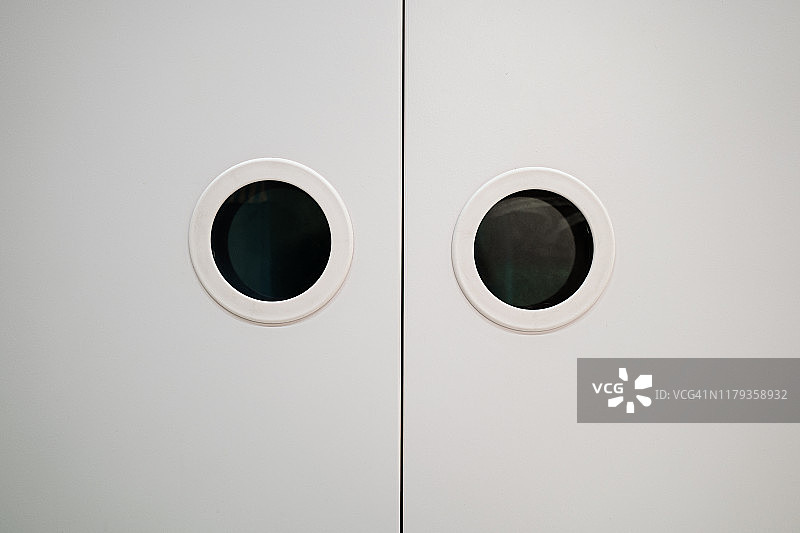 白色背景上的球体概念空间图片素材