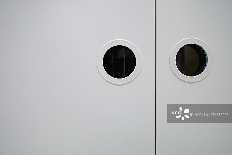 白色背景上的球体概念空间图片素材