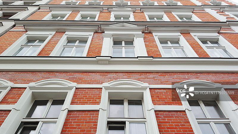 德国柏林米特区战前住宅楼的砖砌外墙图片素材