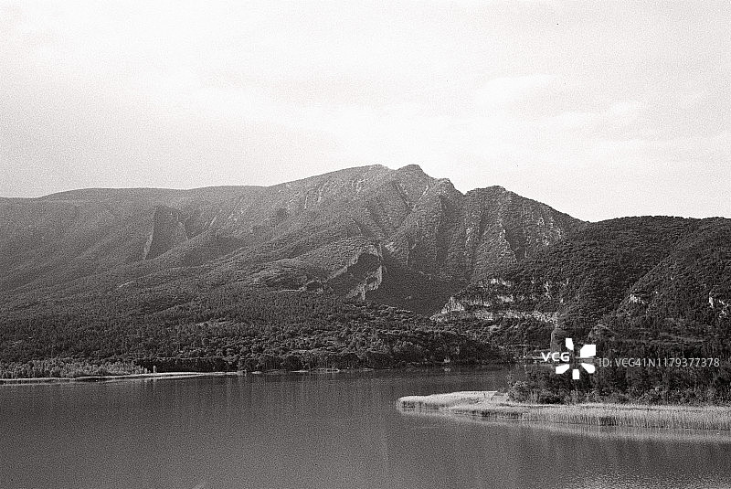 湖面倒影山水风光图片素材