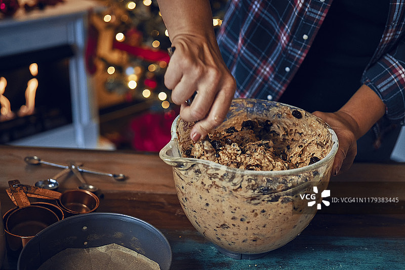 制作干果坚果翻糖圣诞蛋糕图片素材
