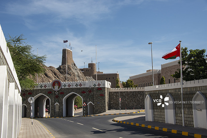 阿曼马斯喀特老城墙、马赛布门和米拉尼堡图片素材