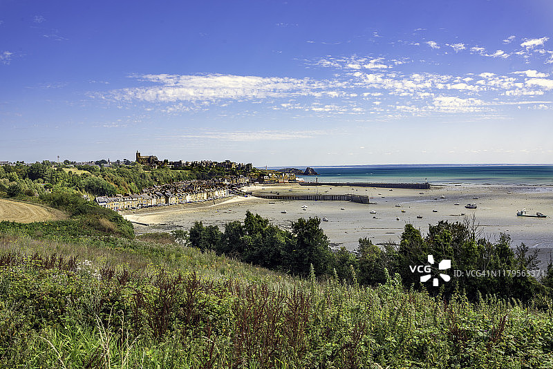 布列塔尼 Cancale 市海岸线低潮海滩图片素材