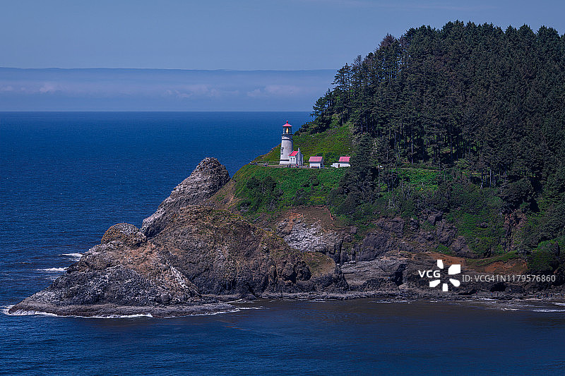 俄勒冈州亚查茨附近，珀佩图阿角地区的赫西塔角灯塔图片素材