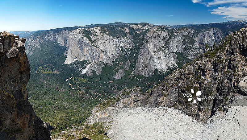 从塔夫脱点拍摄的优胜美地山谷全景图片素材