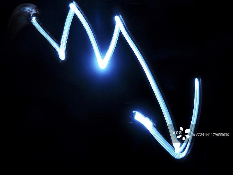 指向下的箭头，危机时刻图片素材